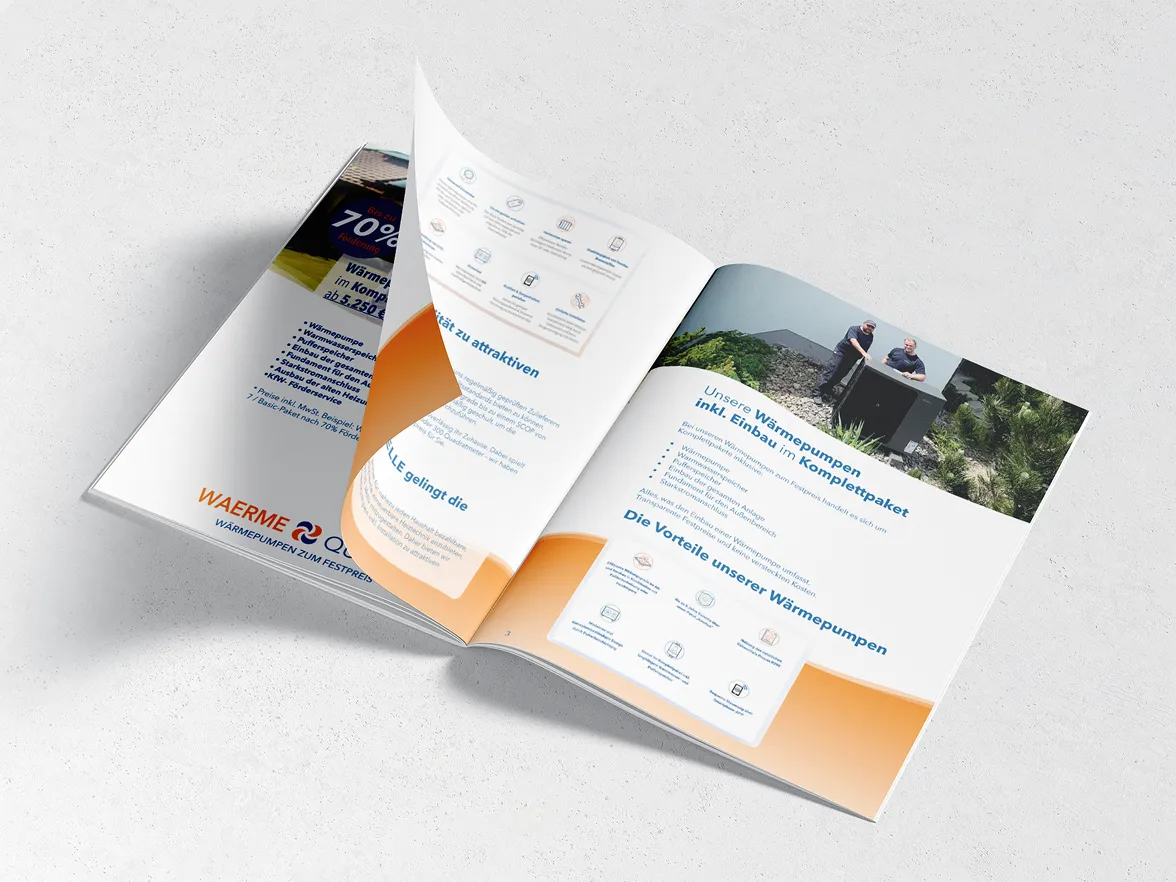 Ein aufgeklappter Prospekt mit Infos zur Waermequelle GmbH vor weißem Hintergrund.